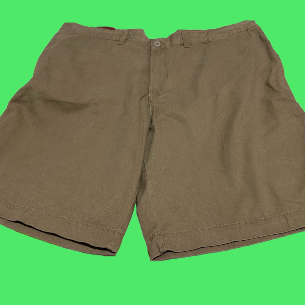 Men’s Merona flat-front khaki shorts. Size 44 with an 11 inch inseam. NEW!!